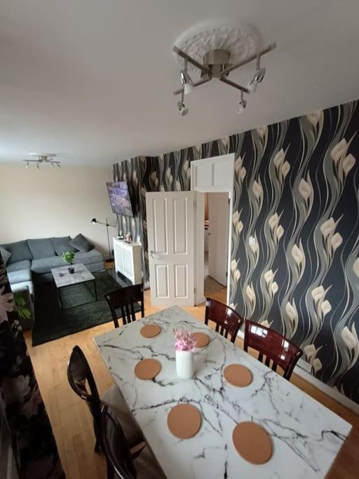 Spacious 3 Bed Flat Opp Springfield Park, Hackney. Апартаменты