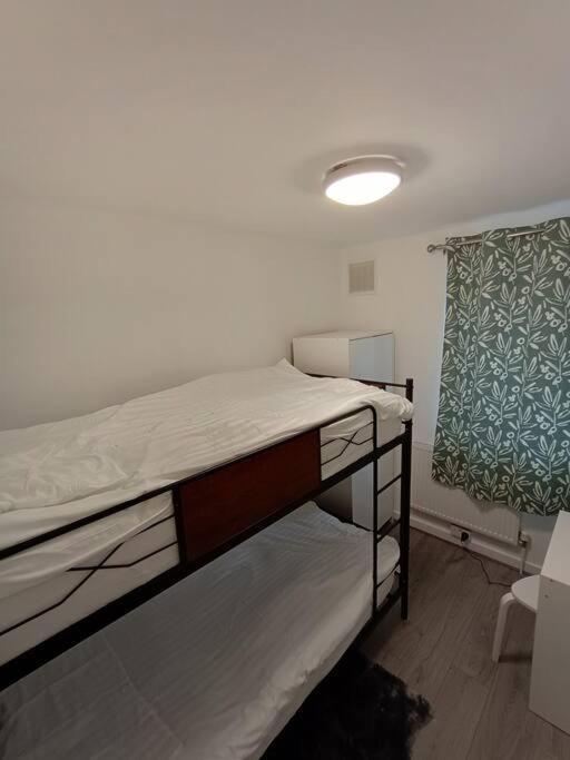 Апартаменты Spacious 3 Bed Flat Opp Springfield Park, Hackney.