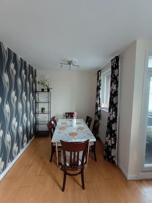 Апартаменты Spacious 3 Bed Flat Opp Springfield Park, Hackney. *