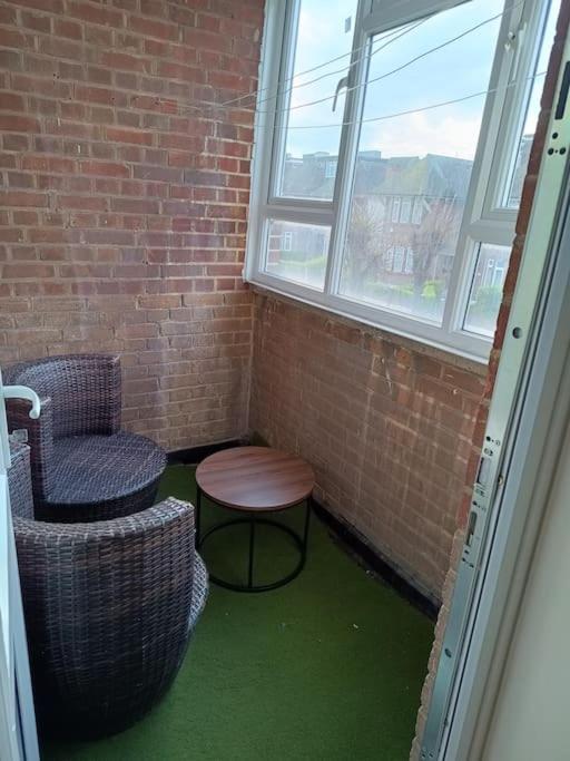 Spacious 3 Bed Flat Opp Springfield Park, Hackney. Апартаменты