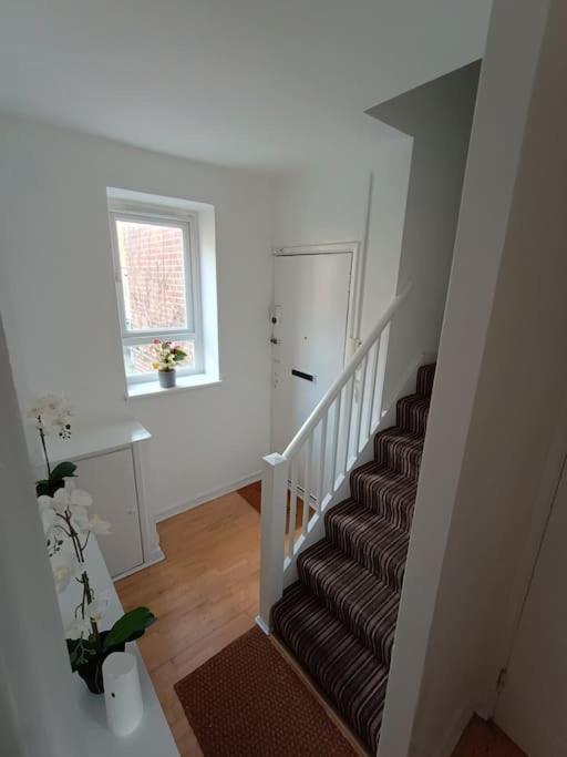 Spacious 3 Bed Flat Opp Springfield Park, Hackney. Апартаменты *