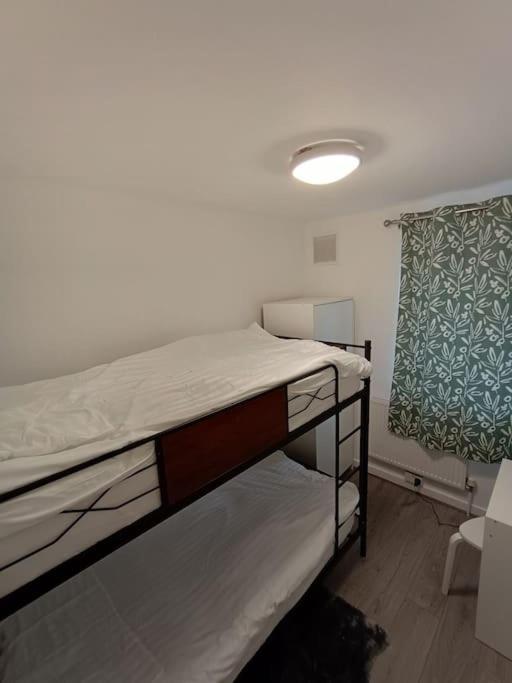 Апартаменты Spacious 3 Bed Flat Opp Springfield Park, Hackney. Лондон