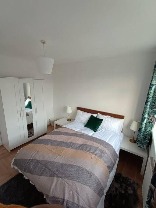 Апартаменты Spacious 3 Bed Flat Opp Springfield Park, Hackney.
