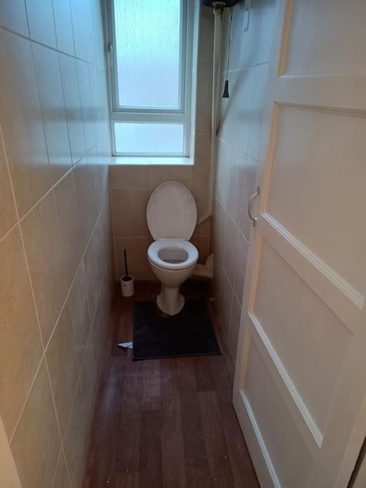 Spacious 3 Bed Flat Opp Springfield Park, Hackney. Апартаменты